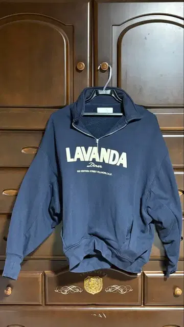 LAVANDA 네온 지퍼 로고 맨투맨 네이비