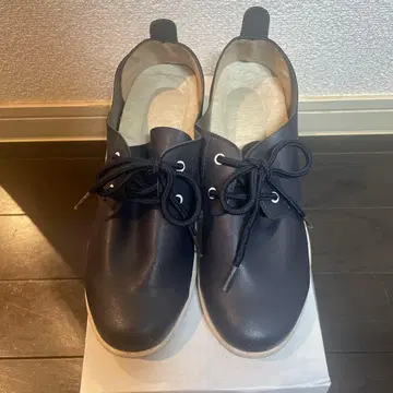 네이비 레이스업 스니커즈