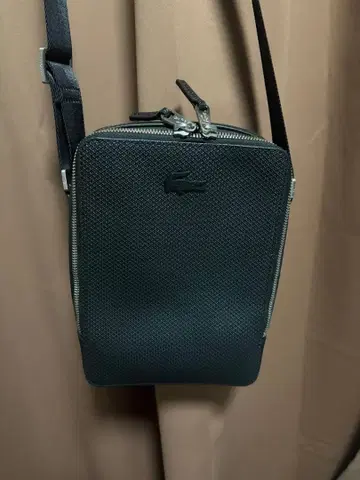 [ 새상품급 ] Lacoste 버티컬 카메라 백