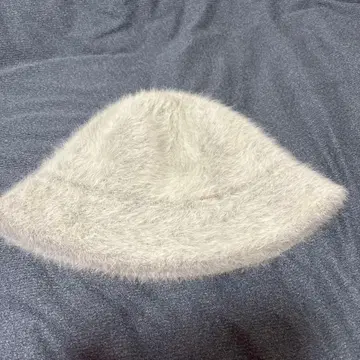 AADA 퍼풍 화이트 버킷햇