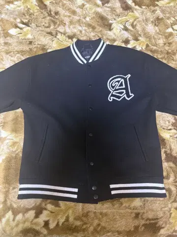 AVILEX 자수 바시티 자켓 블랙