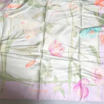 미사용 택 포함 LEONARD 레오나르 스카프 이탈리아제 실크 꽃무늬