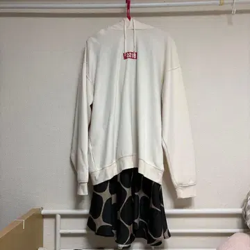 니지산지 사에구사 아키나 후드티 스커트