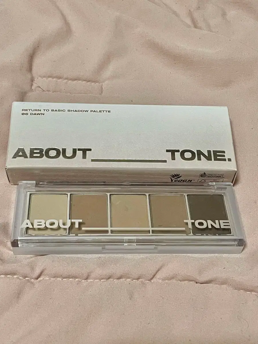 [Used 4 times] About Tone Return to Basic Shadow Palette Dawn