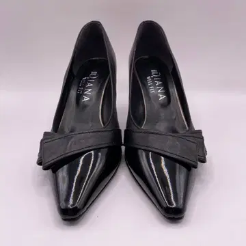 새상품급 다이애나 WELL FIT 펌프스 22cmEE 에나멜x가죽 블랙
