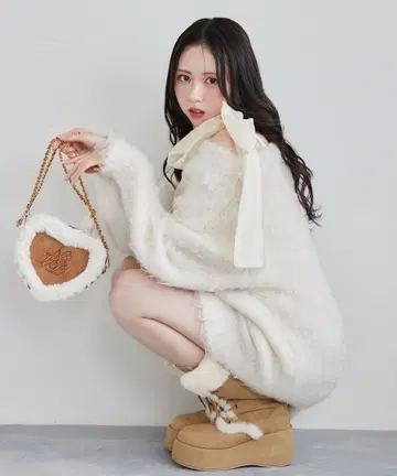 NICE CLAUP 하트 스웨이드 로고 숄더백 & 부츠