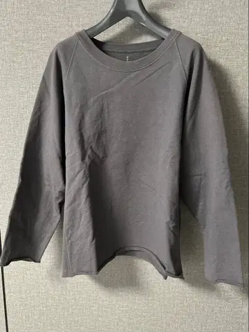 ETHOS 그레이 맨투맨