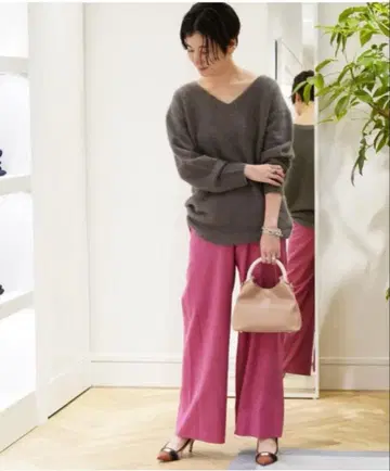 TOMORROWLAND 플러피 얀 V넥 풀오버 니트