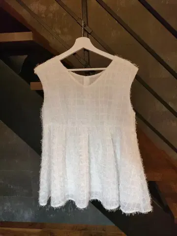 Rirandture 화이트 프릴 반팔 상의