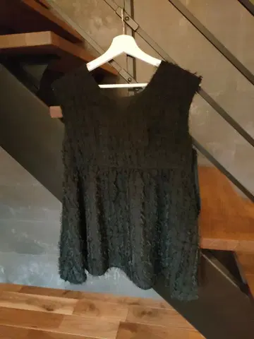 리랜드쳐 블랙 슬리브리스 상의 s