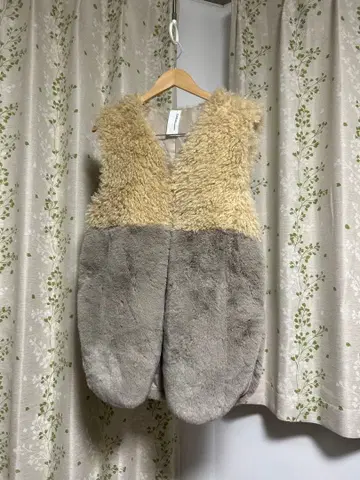 MASAKO MATSUMOTO 퍼 베스트 베이지 그레이