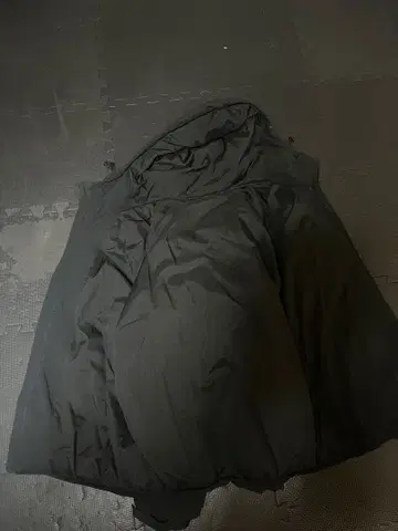 블랙 다운 자켓 후드 부착