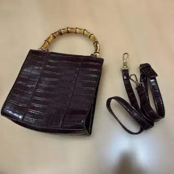 다크 브라운 크로커다일풍 핸드백