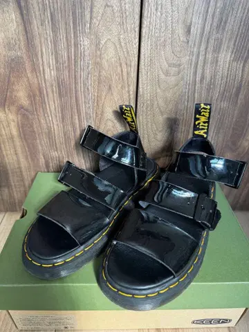 닥터마틴 그리폰 23cm