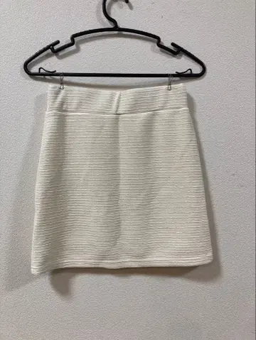 FUN 미사용 새상품 미들 기장 타이트 스커트 M 사이즈