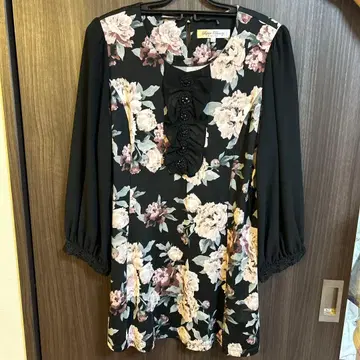 꽃무늬 블랙 컬러 튜닉