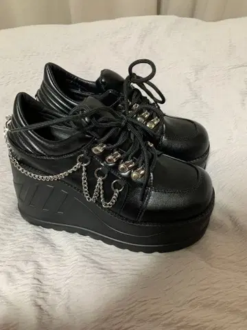 통굽 스니커즈 새상품급 23.5cm