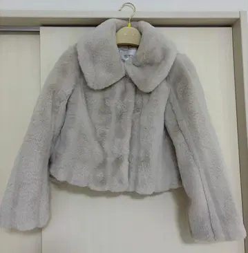 Her lip to Winter Love Faux Fur Coat