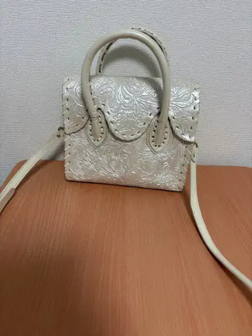 그레이스 콘티넨탈 화이트 미니백