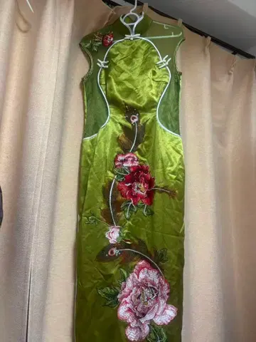 그린 컬러 꽃무늬 차이나 드레스