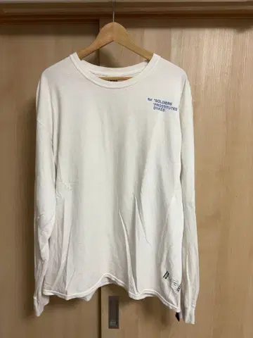 KaneZ 화이트 긴팔 티셔츠