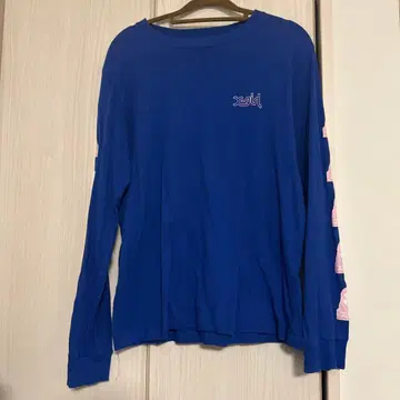 파란색 로고 긴팔 티셔츠