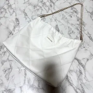 대형 백 퀼팅 화이트 ZARA Bershka H&M 골드