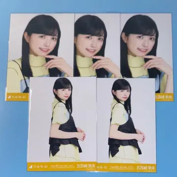 노기자카46 브로마이드 이오키 마오 5장 옐로우 컬러 x 블랙 코디 의상