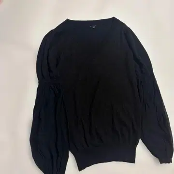 sov. 소브 실크 시스루 퍼프 V넥 니트 블랙