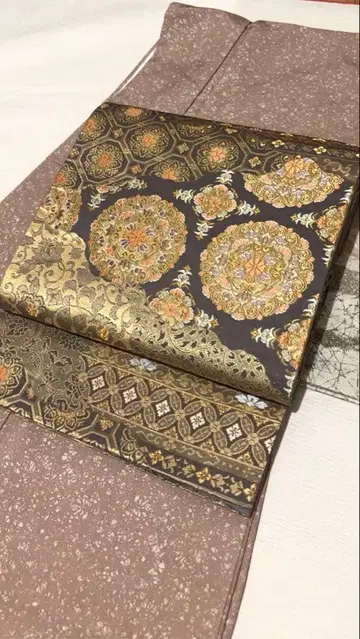 그레이 바탕의 화려한 후쿠로 오비 쇼소인 문양