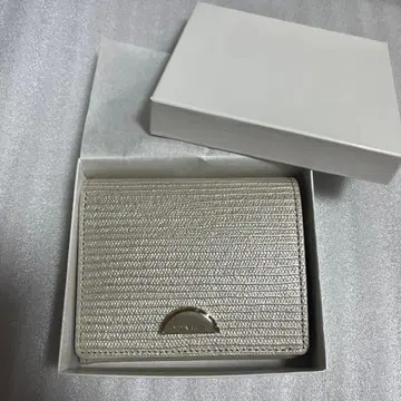 니나리치 NINA RICCI 접이식 지갑 박스형 동전 지갑 샴페인