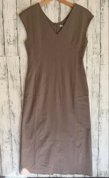 새상품급 RANDEBOO V넥 오버롤 스커트 베이지 프리 사이즈