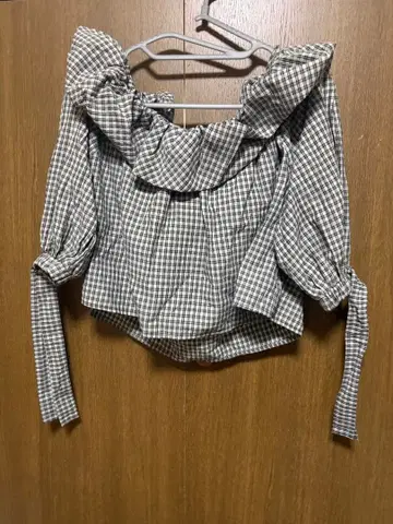 프릴 오프숄더 브라운 계열 체크 셔츠 chico