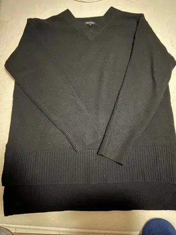 새상품 INDIVI 블랙 V넥 니트 38