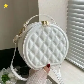 화이트 퀼팅 숄더백 캐주얼 엘레강트 라운드형
