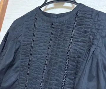 유이티엠 블랙 핀턱 셔츠 블라우스