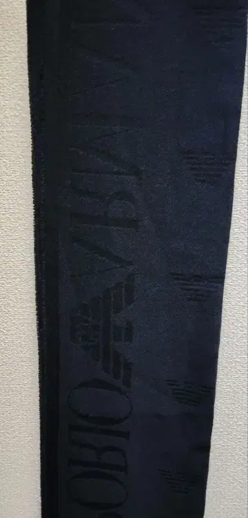 EMPORIO ARMANI 블랙 머플러