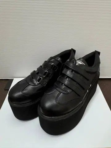 [ 새상품 ] 요스케 통굽 스니커즈 27cm