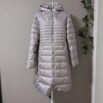 후드 부착 베이지 다운 자켓