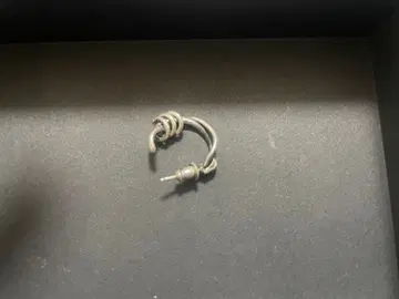 딜 디자인 플레어 스네이크 후프 귀걸이