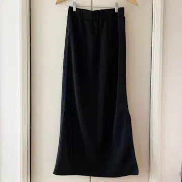 [ Plage ] 블랙 사이드 테이프 타이트 스커트 롱 스커트