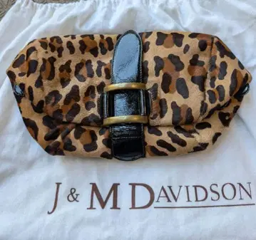 미사용 J&M DAVIDSON 송치 레오파드 무늬 클러치백