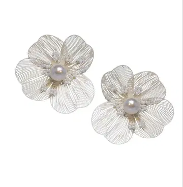 Elizabeth Bower ORCHID FLORAL STUD 귀걸이