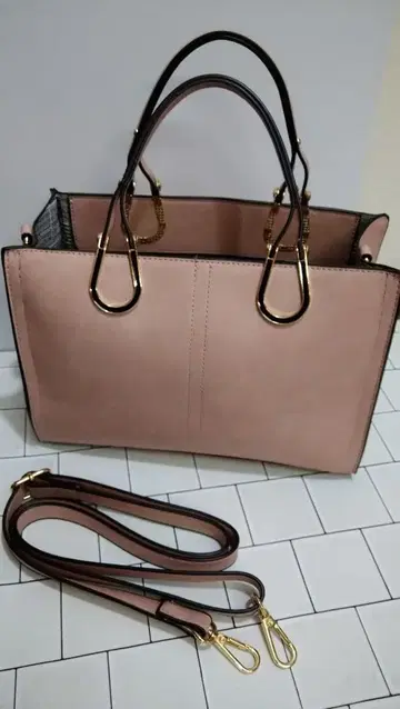 핑크 토트백 합성 피혁