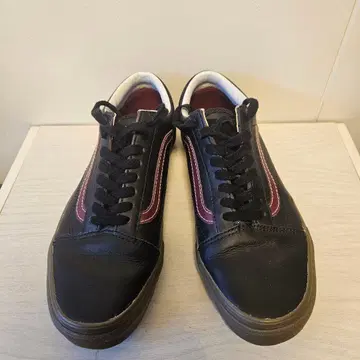 Vans 블랙/빨간색 로우컷 스니커즈