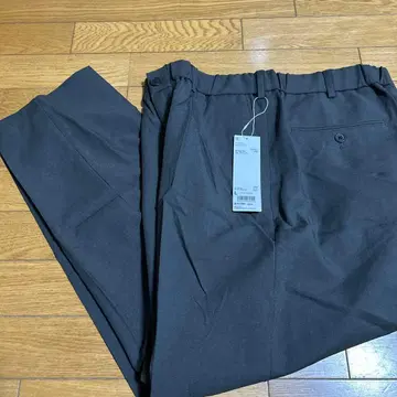 미사용품 UNIQLO 와이드 핏 테이퍼드 팬츠