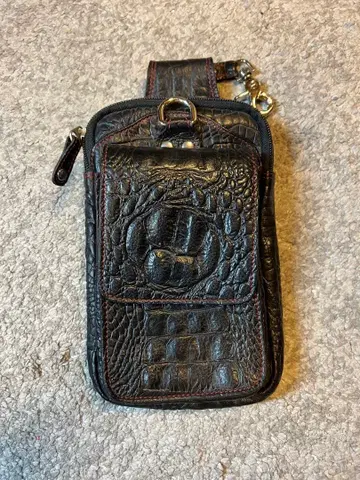 블랙 가죽 바디백 크로커다일풍