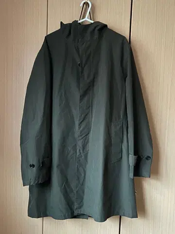 올리브 그린 후드 부착 모즈 코트 레인코트