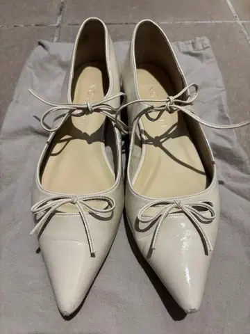 르 탈론 스틸레토 플랫 신발