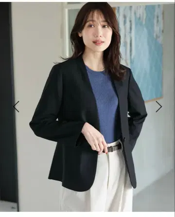 우츠쿠 실루엣 V넥 자켓 L 사이즈